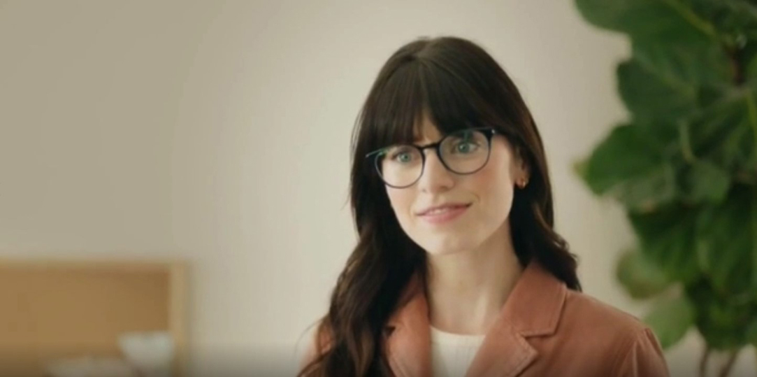 Jessica Lynn Parsons in national Warby Parker commercial